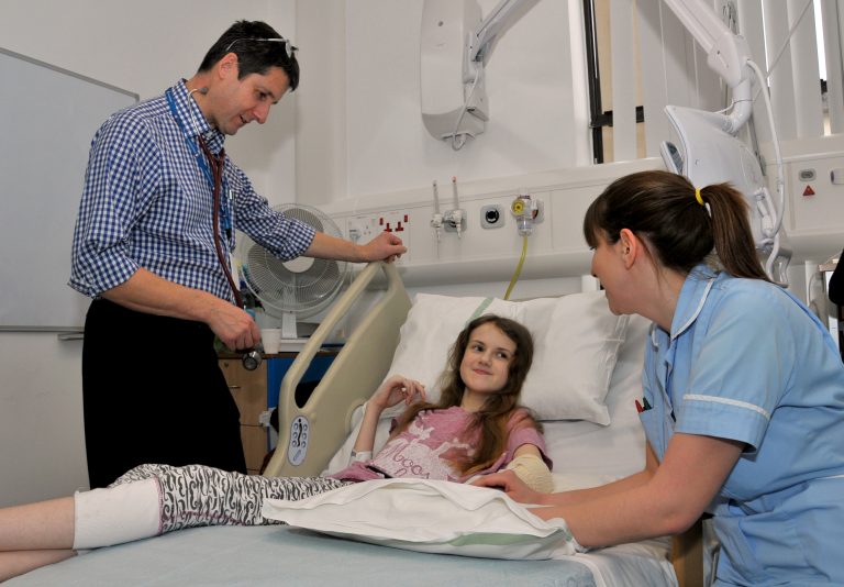 hospital-staff-praised-by-young-people-and-parents-in-national-survey